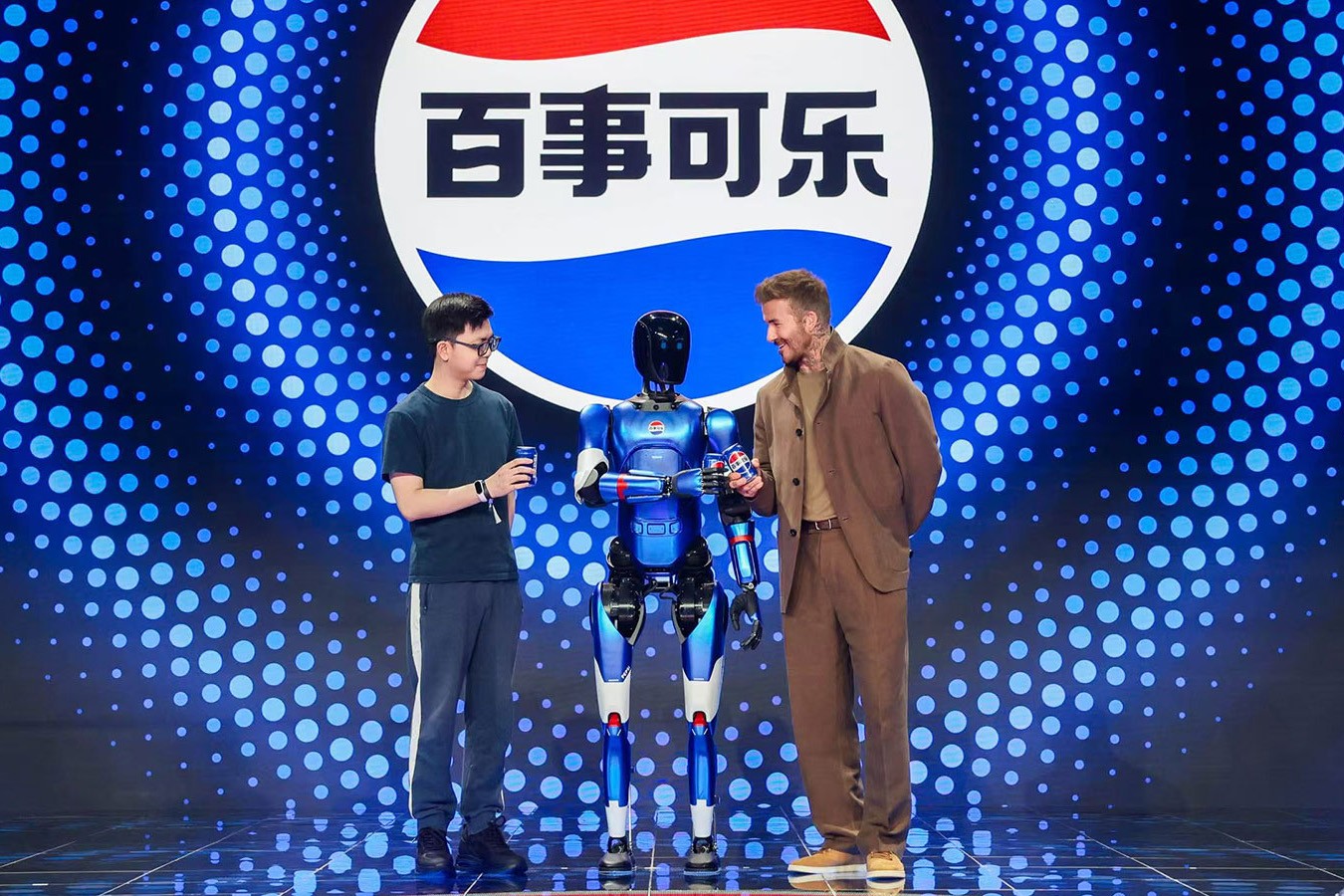 UWIN电竞机器人携手百事中国共创“百事蓝宝” 共燃渴望新章